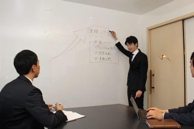 代表税理士の野末が講師を務めるセミナーの様子